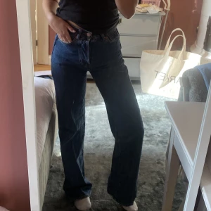 Sjukt snygga jeans - Så fina och bra skick! Töjer sig inte!