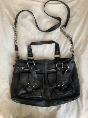 Axelväska  - Bara att skriva vid frågor eller funderingar❤️