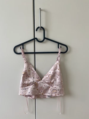 Zara topp - Supersöt och bekväm topp i sidenmaterial! Knappt använd⭐️⭐️⭐️