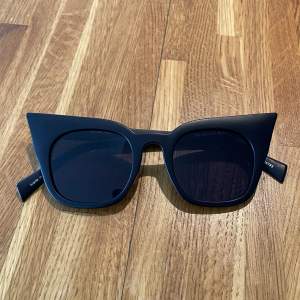 Svarta cateye solbrillor 