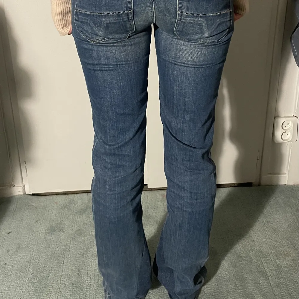 Sååå snygga Diesel jeans med så cool detalj där nere!!  Storlek W24 L32💝. Jeans & Byxor.