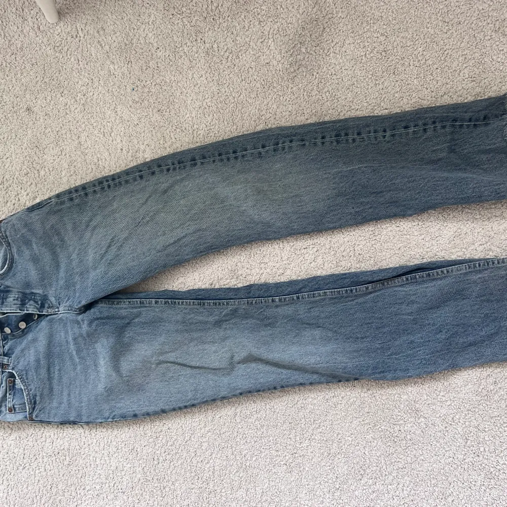 Midwaist jeans från zara. Jeans & Byxor.