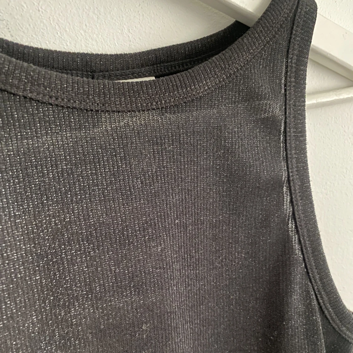 Svartglittrig crop top - 90