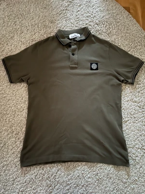 Stone island pike - Hej säljer min Stone island pike Storlek M. Den är 9/10 i skick och inga effekter. Mitt pris 449kr ny pris cirka 2000kr. Priset är inte hugget i sten💸
