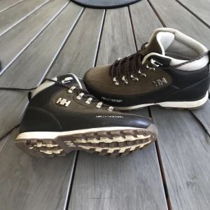 Vinter kängor. - H-H   Kängor storlek 37 Har bara andvänts en gång. Fel köp!