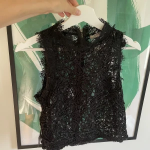 Spetstopp zara - Spetstopp från zara köpt för 5 år sedan. Knappt använd så är i väldigt fint skick.