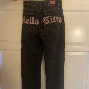 Hello kitty jeans  - Fint skick. Fåtal gånger använda 