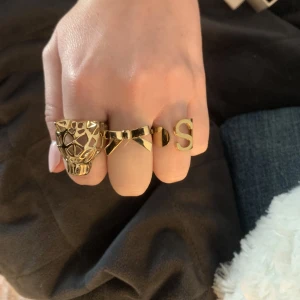 Rosett ring  - Söt rosett ring från Edblad! Vet ej storleken men skulle tro S/M. 😇