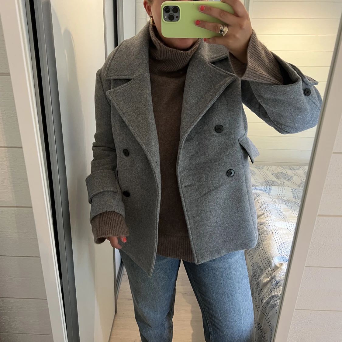 Grå jacka/kappa  - 90