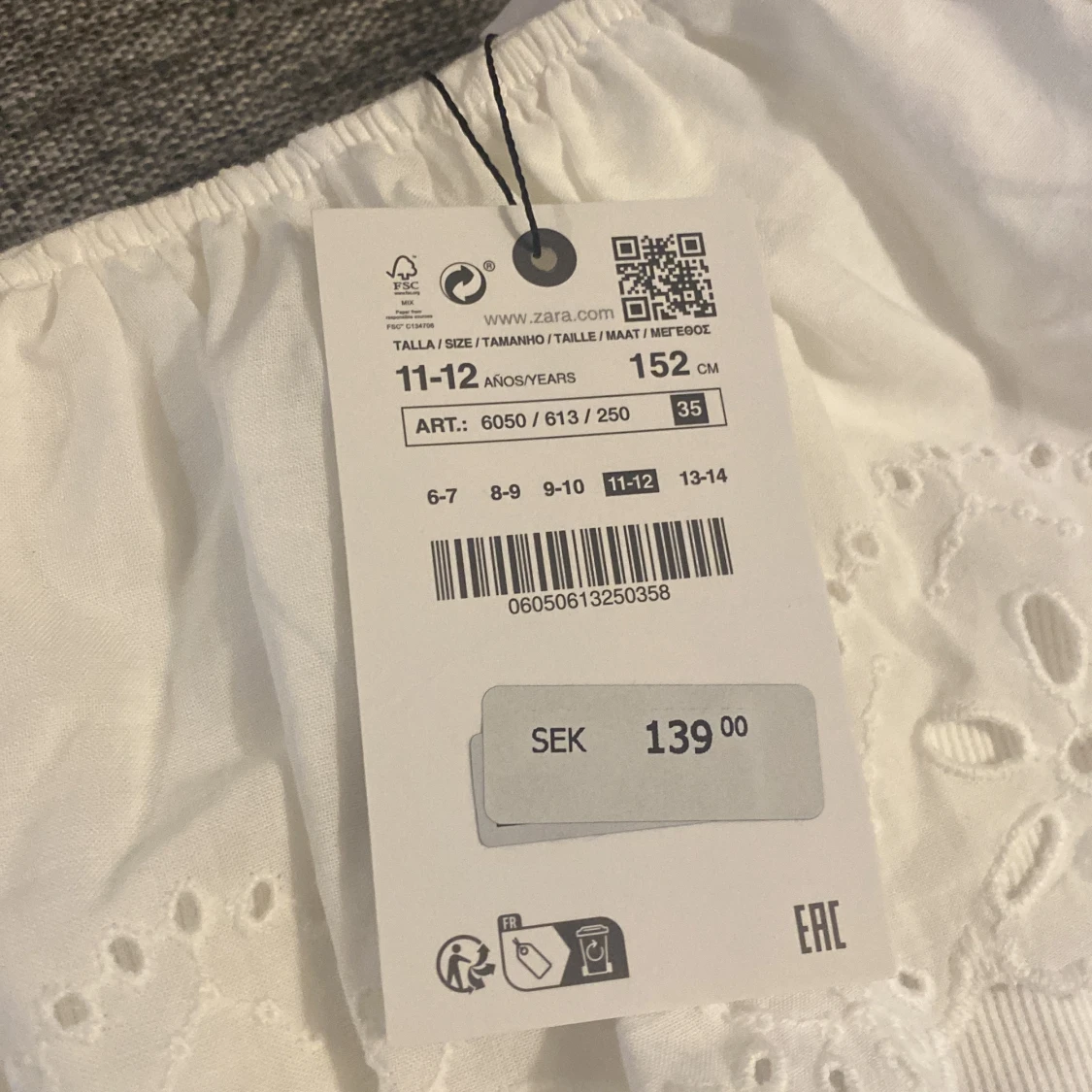 Säljer en one shoulder Topp - 90