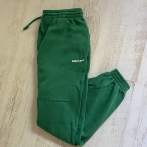 Mjukisbyxor  - Mjukisbyxor som är i bra skick. På gränsen till för korta på mig som är ca 172 cm. 