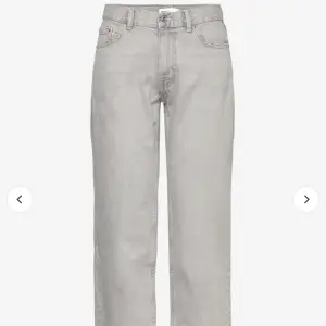 Säljer dessa fina jeans från ginatricot pågrund av att dom inte kommer till användning. Använda men väldigt bra skick. Skriv för mer information.💕