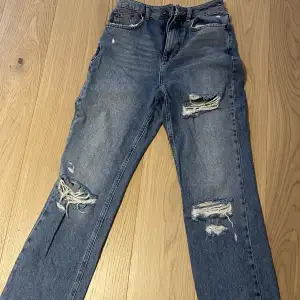 Jeans från nakd som inte passar längre , fint skick! Passar mig i längden som är 165cm