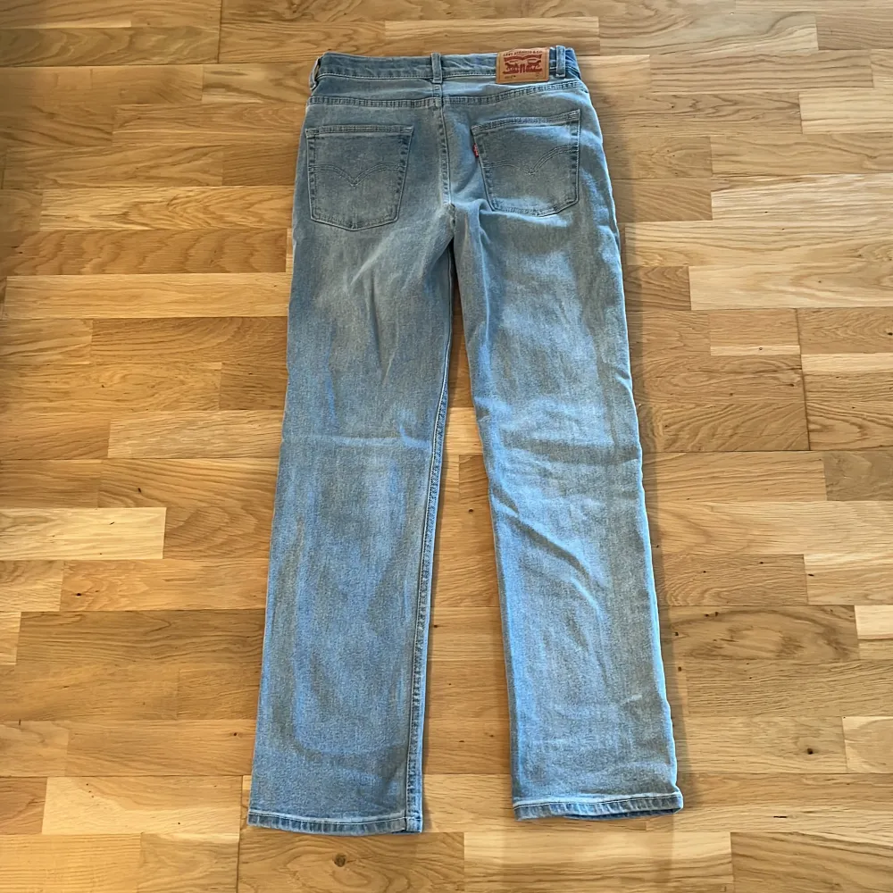 Levi’s 551z authentic straight ljusblå. Storlek 14år/ 158/164 cm. Har används endast 1 gång!. Jeans & Byxor.
