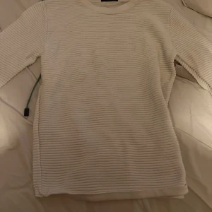 Stickad vit - Från Jack and Jones ny pris 600 skick 9/10