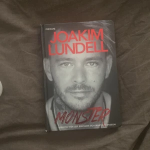 Joakim Lundell bok - Ej signerad. Har den andra boken också och den är signerad.