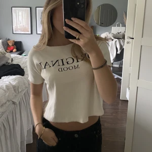 Topp - Fin topp ifrån zara som inte kommer till användning längre. Bra skick!🤍