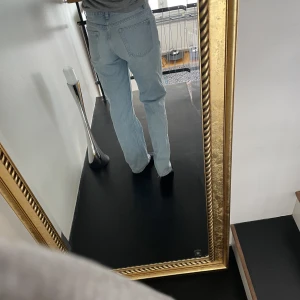 Zara Jeans Mid Rise - Zara jeans i bra skick strl. 38. Modell mid rise. 