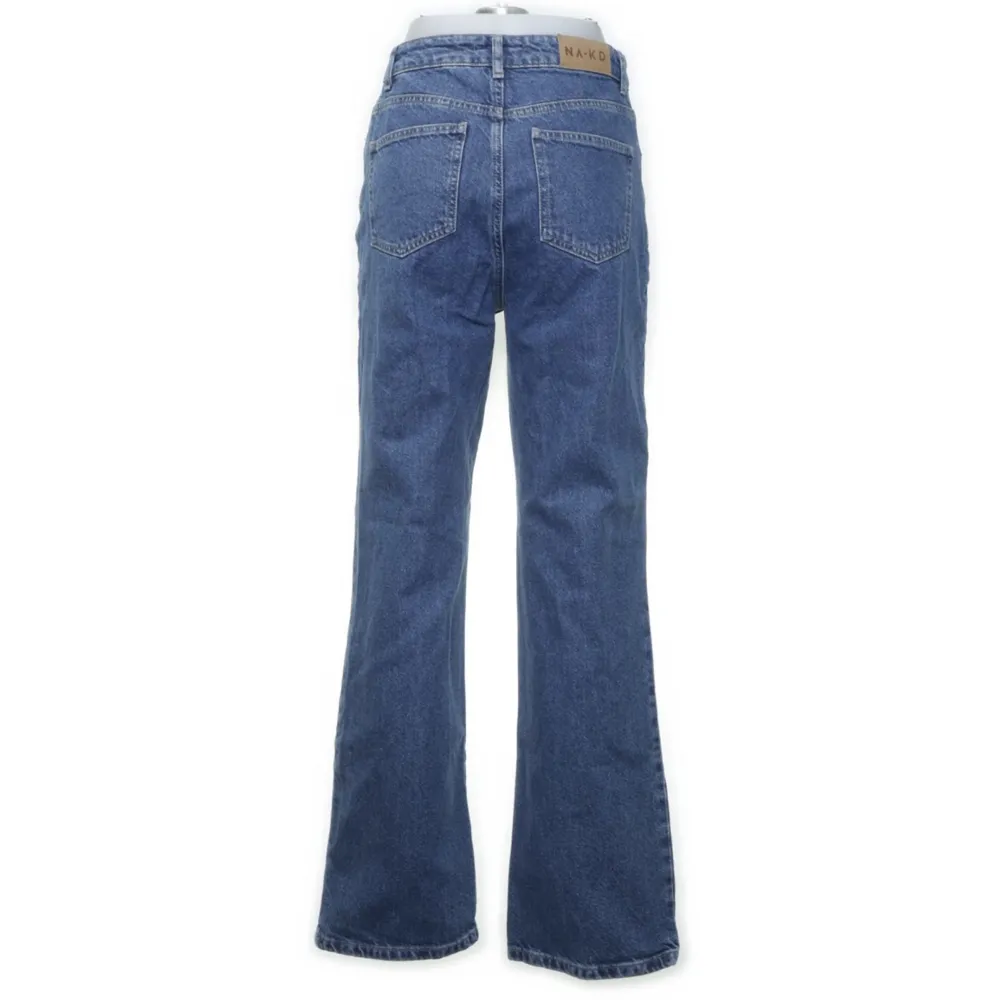 Jeans från na-kd i storlek 36.. Jeans & Byxor.