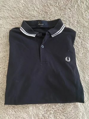 Fred Perry piké  - Schysst fred Perry piké  Knappt använd då den är för liten  Nypris - 899kr Pris kan diskuteras 