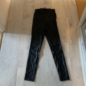 Skinnbyxor - Skinnbyxor i bra skick. Använt få gånger.