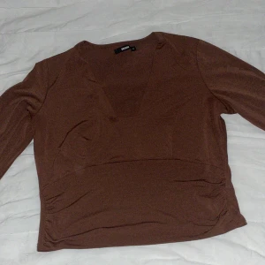 Bik bok tröja  - Hej jag säljer denna tröjan från bilbolaget, knappt använd.