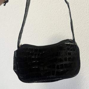 Liten handväska, läder imitation (fake skinn) ej använd