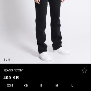 Svarta jeans från lager 157 i modellen icon. Riktigt snygga, säljs då de är för stora för mig. Köparen står för frakten💕jag är 174cm lång.