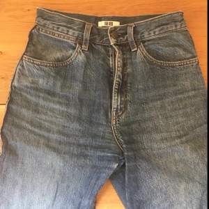 Lite slitna vida jeans från uniqlo