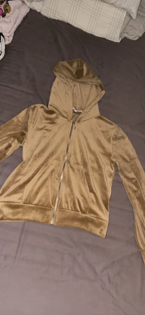 Mjukis set  - Ett mjukis set från lager 157  Aldrig använt Byxorna sitter som L och koftan som M