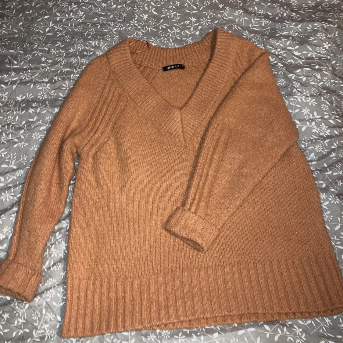 Orange stickad tröja 
