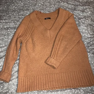 Orange stickad tröja  - Varm, jätte bekväm, väldigt stor för att vara XXS