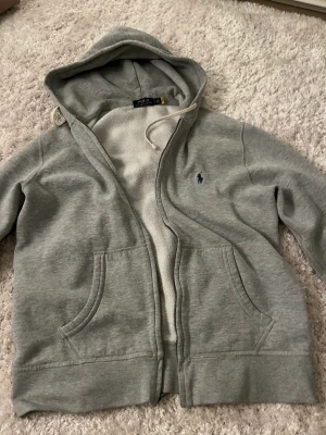 Ralph Laurent hoodie - Jag säljer min Ralph Laurent hoodie eftersom den inte blir använd men i super bra skick och super fin