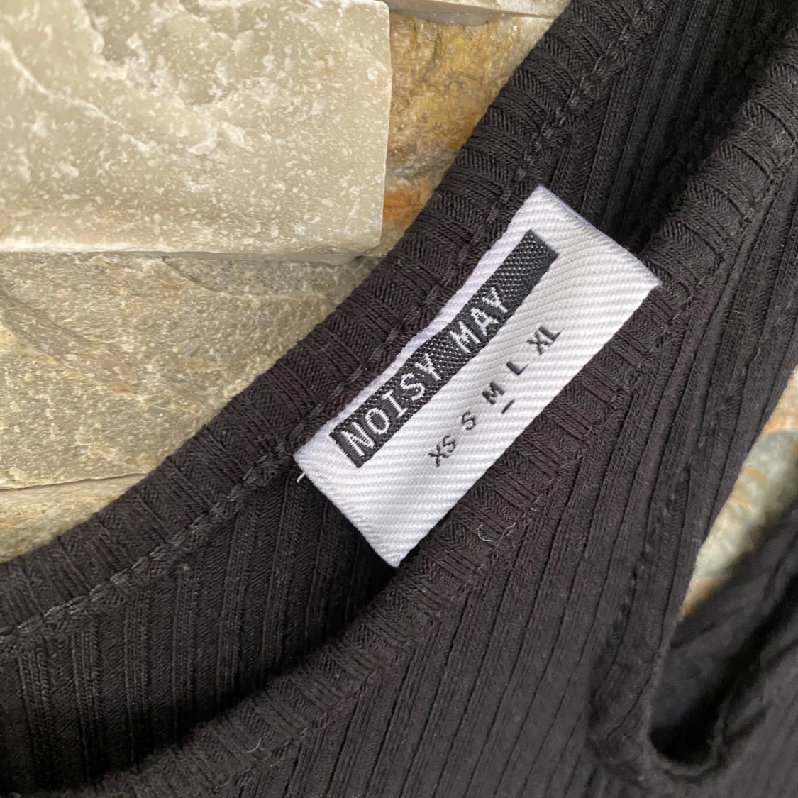 Långärmad topp med cut out detalj  - 91