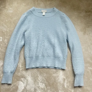 Stickad tröja - Ljusblå stickad tröja❣️