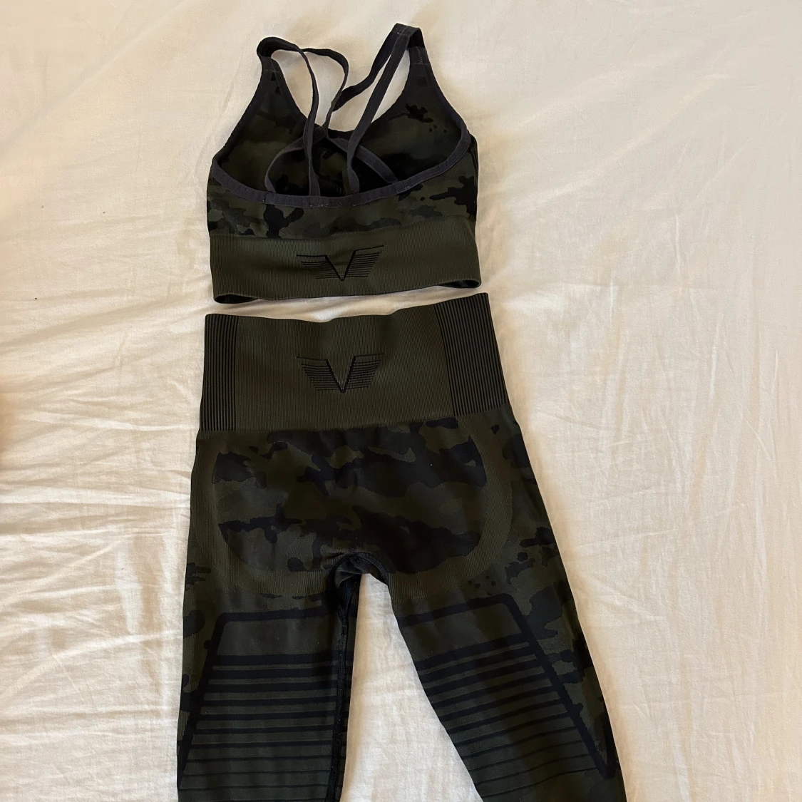 Gavelo träningssätt. Långa träningstights + sport BH - 90