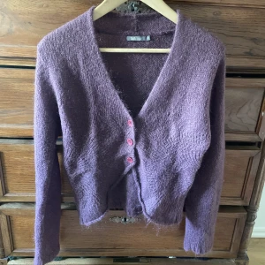 Söt kofta! - Jättefin kofta från flash💞 färgen är lite varmare och djupare än vad som framkommer på bilderna 