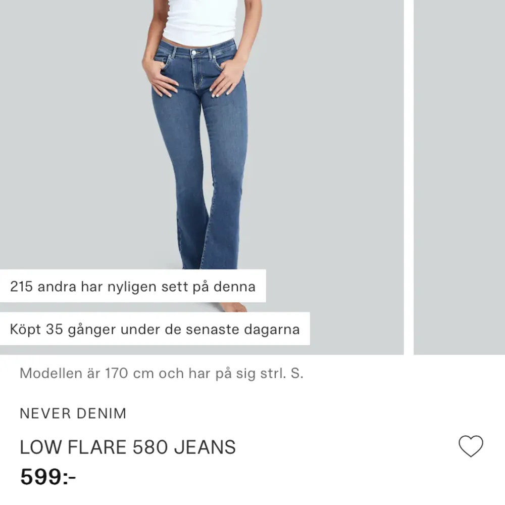 Jätte fina jeans från bikbok, modellen low Flare 💘 Väldigt bra skick, nypris 599kr 💕. Jeans & Byxor.