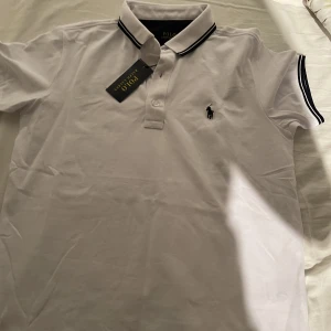 Ny polo piké  - Ny polo piké som inte är använd i storleken S/M