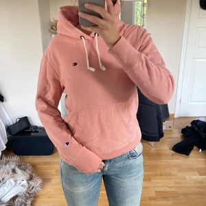 rosa hoodie från Champion - Rosa hoodie i så snygg passform från Champion 💕