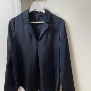 Blus - Aldrig använd 