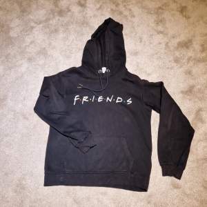 Friends hoodie från H&M, fint skick.