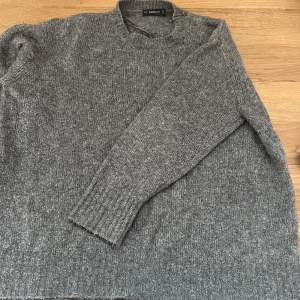 Skitmysig stickad tröja från zara, perfekt för höst /vinter