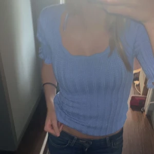 Blå topp - Säljer denna snygga topp då ja nt använder, aldrig använt denna nypris: 399