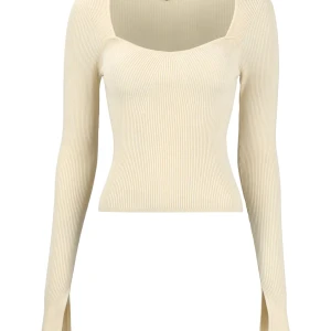 Rib knitted top krämvit - säljer nu en topp från Gina⭐️använd en gång men det är lite stor så därför säljer jag den!Toppen är krämvit och stickad, skriv endast om du är intresserad och fråga gärna om fler bilder⭐️pris går alltid att diskutera