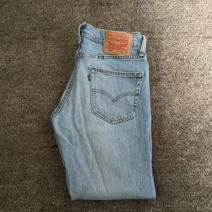Levis jeans i bra skick utan defekter. Skriv vid frågor eller funderingar!