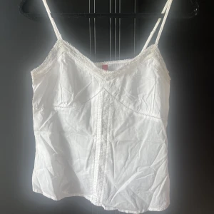 Vintage linne  - sjukt snyggt vintage linnefrån esprit med massa detaljer, 150kr pris kan diskuteras 