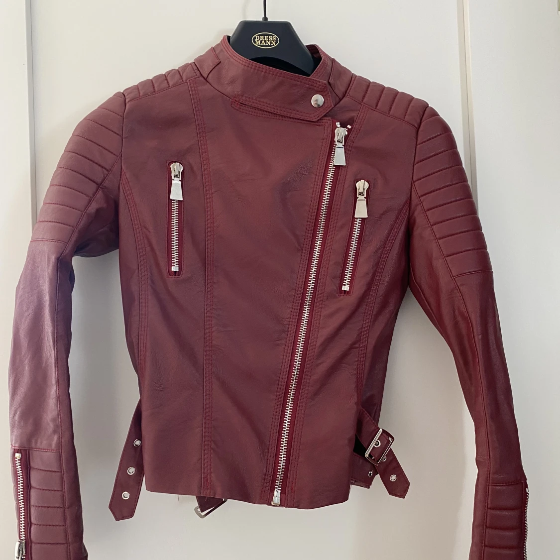 Röd skinnjacka  - 90