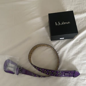 B.B simon - B.B simon som är för litet trodde de skulle vara större det är helt nytt plast kvar. Kan skicka mer bilder om det är så.