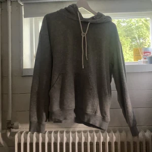 Hoodie - Jättefin hoodie från hm som jag nästan aldrig använt